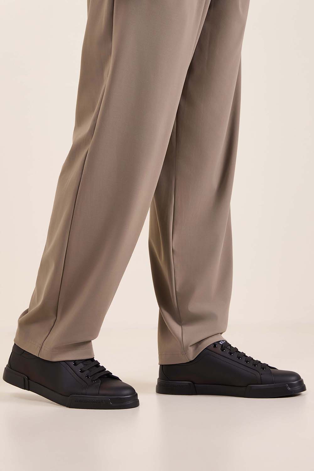 תמונת כל הלוק של נעלי סניקרס